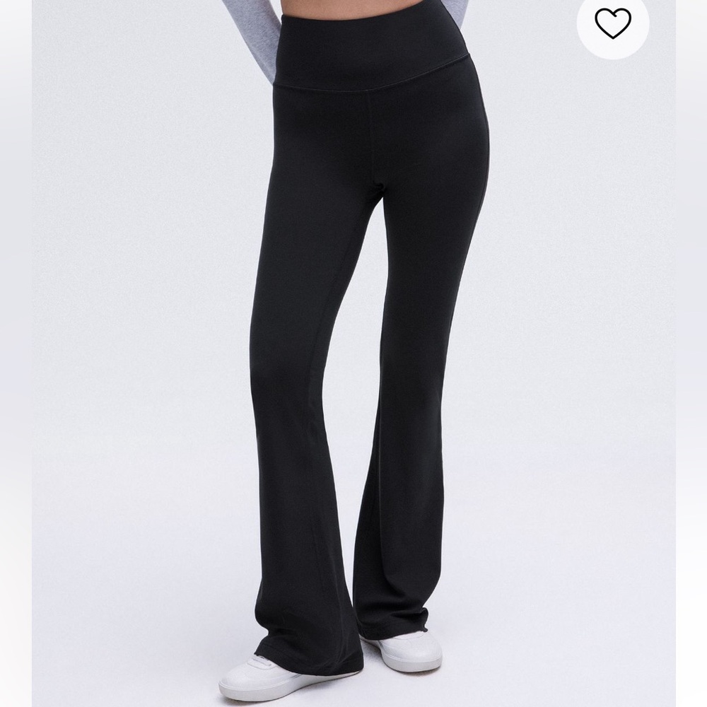 Lululemon Groove Nulu Super-High-Rise Flared Pant (size 6)